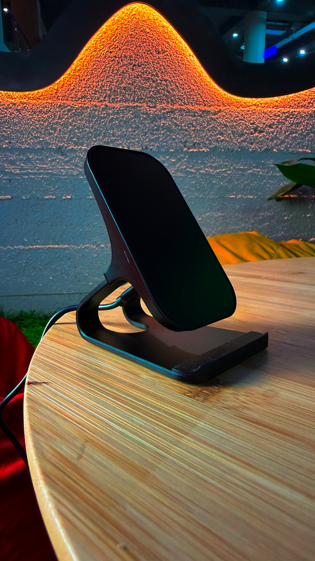 OmniStand 15W Fast Wireless Charger