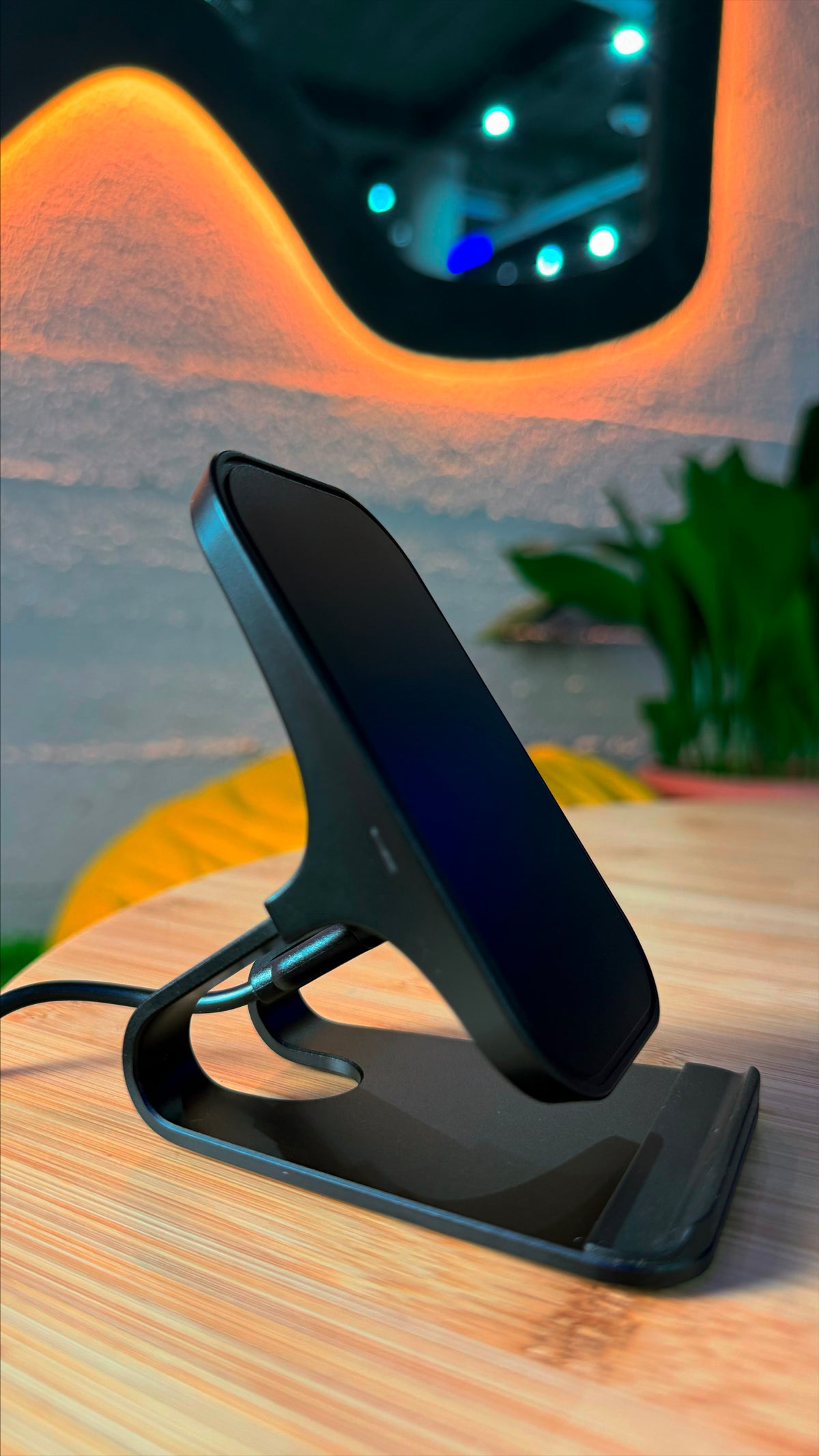 OmniStand 15W Fast Wireless Charger