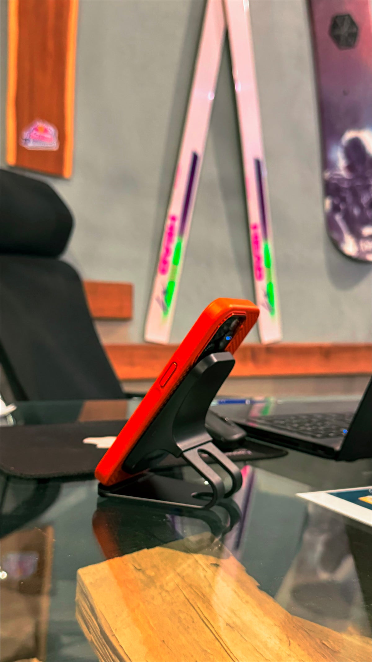 OmniStand 15W Fast Wireless Charger